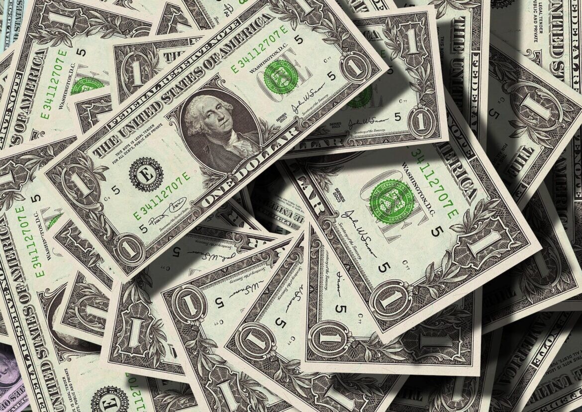 مصادر مطلعة لـ«الديار»؛ «سعر الصرف يواصل تحليقه ويتجاوز عتبة الـ١٠٠ ألف هذا الاسبوع»